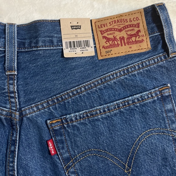 Levi’s 501 High Rise Ripped Shorts - NWT - Picture 4 of 4